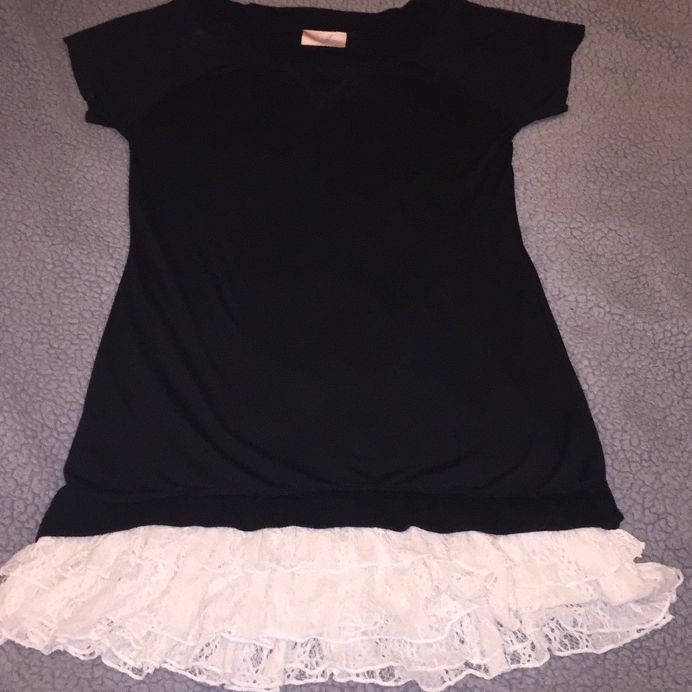 Romeo & Juliet Coture Tunic Top with lace bottom